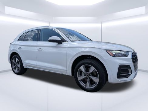 Certified 2025 Audi Q5 Premium AWD/4WD image 1