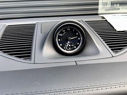 New 2025 Porsche Macan image 30