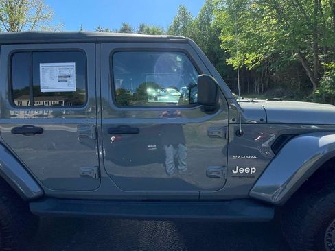 Used 2018 Jeep Wrangler Unlimited Sahara AWD/4WD image 11