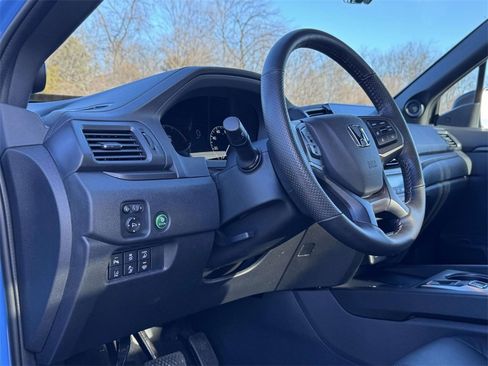 Used 2025 Honda Ridgeline TrailSport image 2