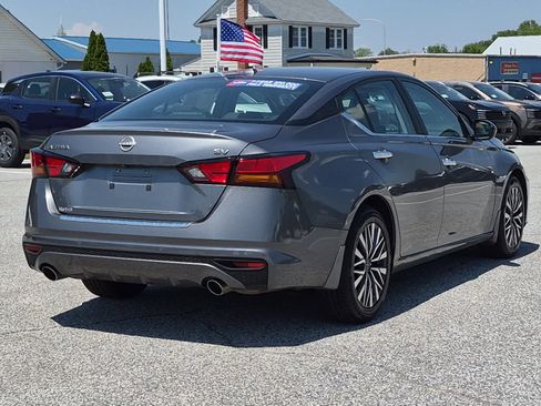 Used 2023 Nissan Altima 2.5 SV w/ SV Premium Package FWD image 3