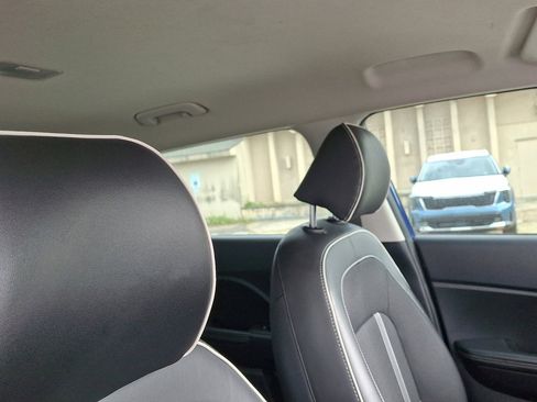 Used 2024 Hyundai Venue Limited FWD image 13