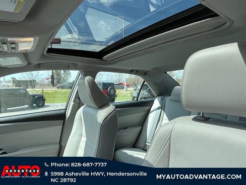 Used 2015 Toyota Camry XLE w/ Moonroof Package image 8