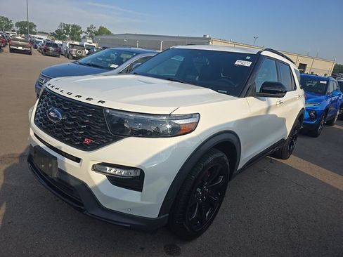 Used 2022 Ford Explorer ST w/ Equipment Group 401A AWD/4WD image 2
