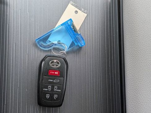 Used 2026 Toyota Sienna LE FWD image 31