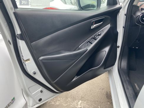 Used 2019 Toyota Yaris LE FWD image 15