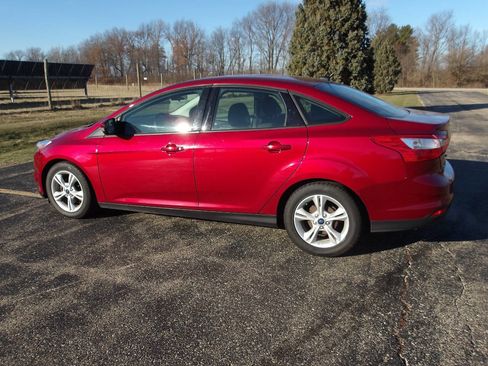 Used 2014 Ford Focus SE w/ SE Winter Package image 11