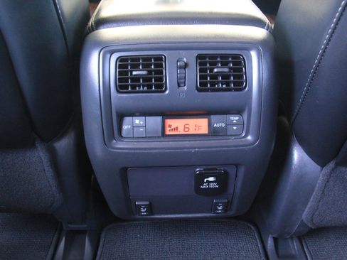 Used 2017 Nissan Pathfinder Platinum image 22