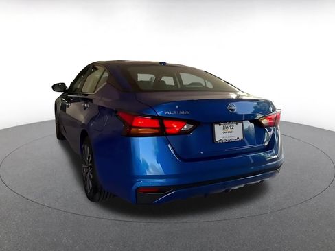 Used 2025 Nissan Altima 2.5 SV FWD image 9