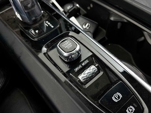 Used 2019 Volvo XC60 T8 Inscription w/ Advanced Package image 10