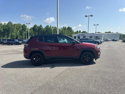 Used 2022 Jeep Compass Latitude AWD/4WD image 3