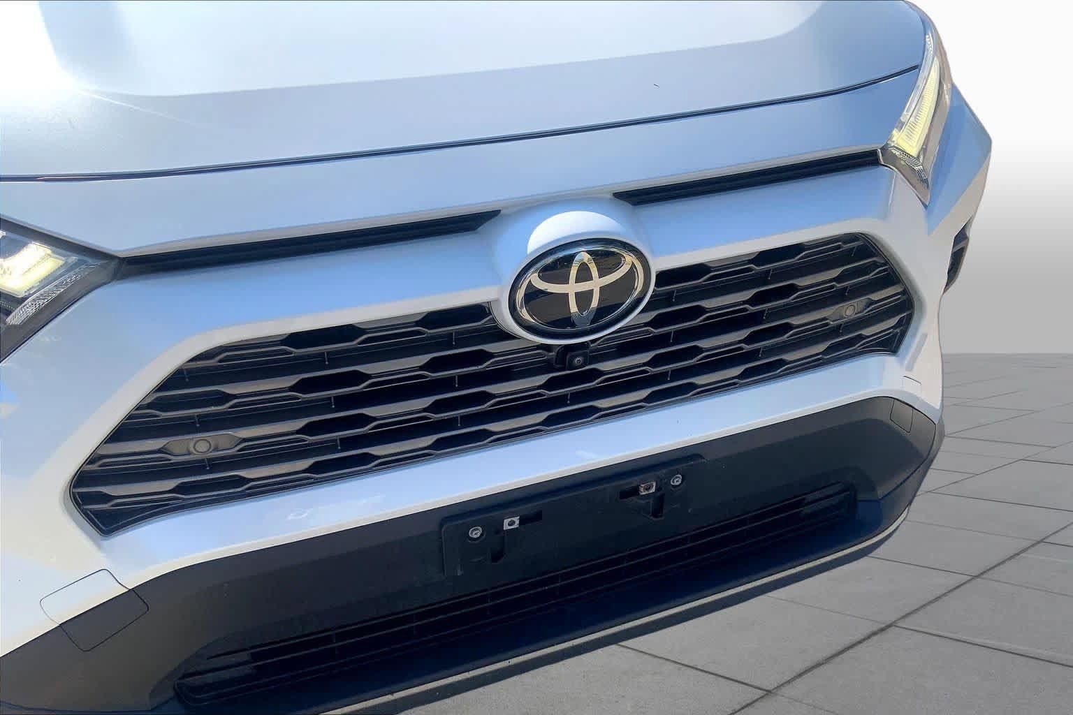 Used 2023 Toyota RAV4 Limited AWD/4WD image 29