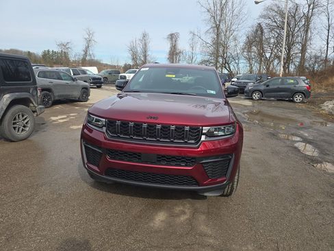 New 2026 Jeep Grand Cherokee Altitude AWD/4WD image 10