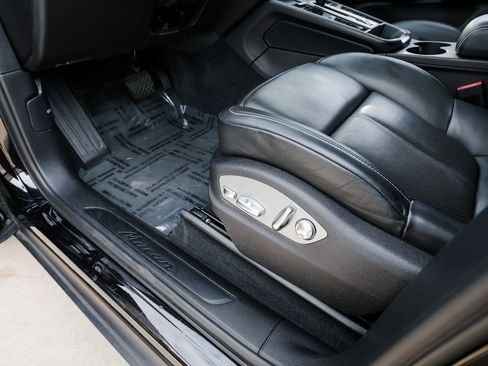 Certified 2024 Porsche Macan image 14