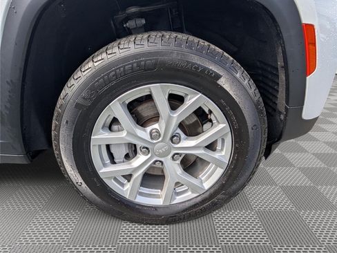 Used 2023 Jeep Grand Cherokee Limited AWD/4WD image 9