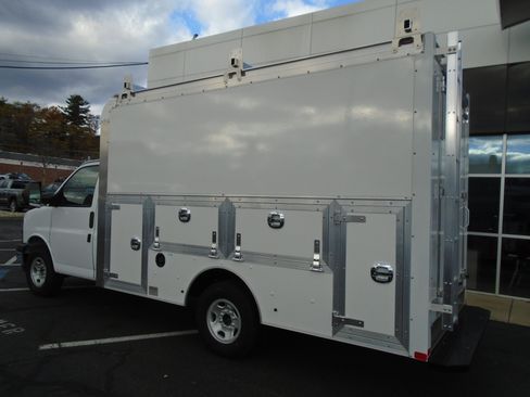 New 2025 GMC Savana 3500 w/ Power Convenience Package image 7