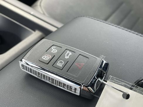 Used 2025 Land Rover Defender 110 AWD/4WD image 43
