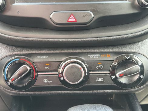 Used 2024 Kia Soul LX w/ Option Group 015 FWD image 14
