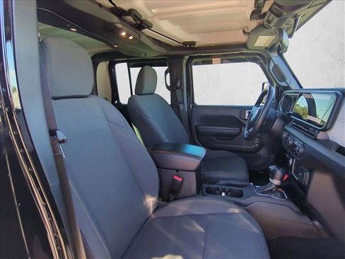 Used 2024 Jeep Gladiator Sport image 19