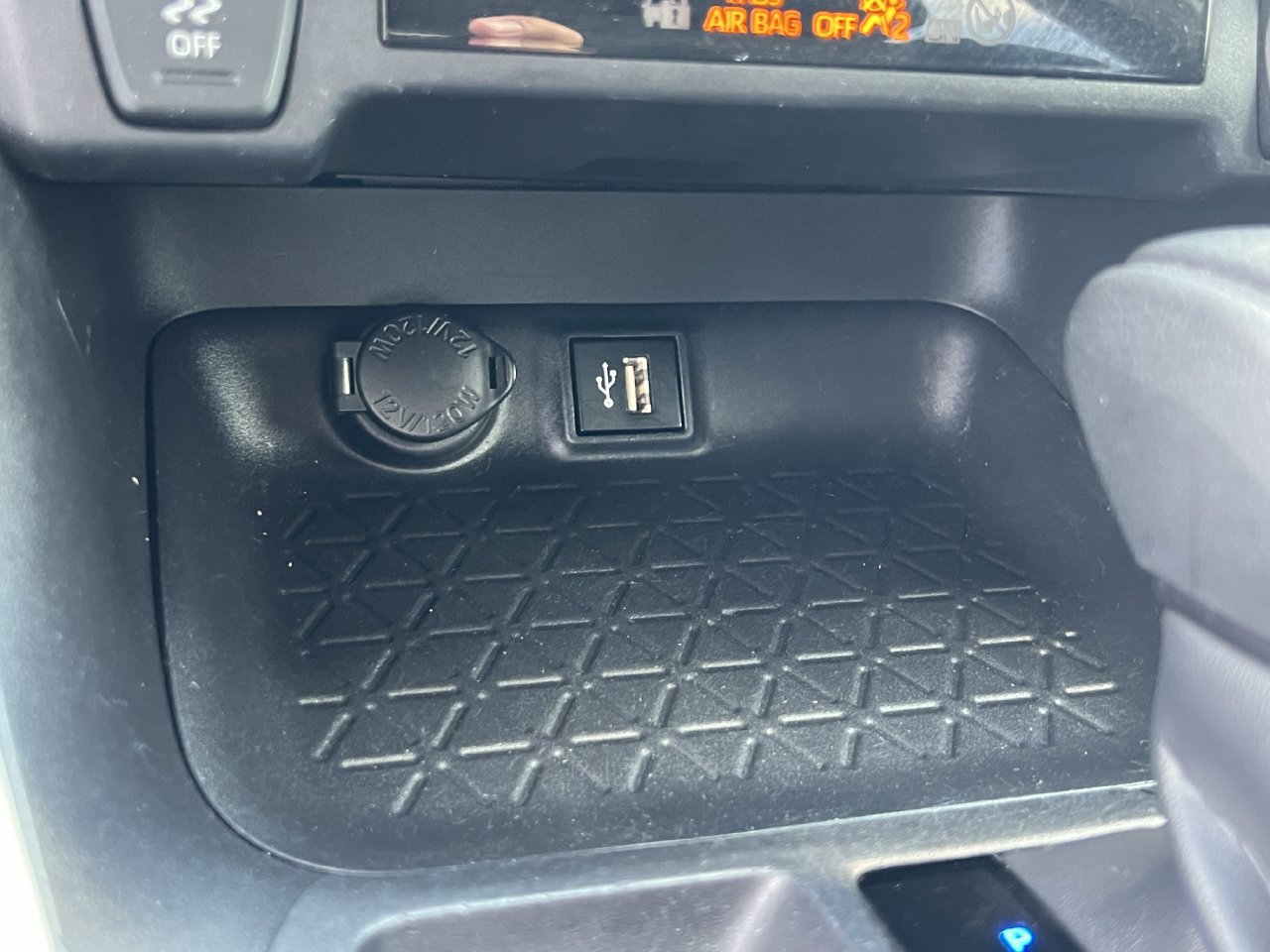 Used 2024 Toyota RAV4 XLE AWD/4WD image 16