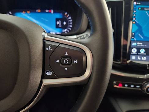 Certified 2025 Volvo XC60 B5 Core AWD/4WD image 28
