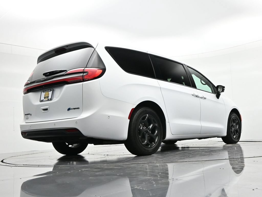 Used 2024 Chrysler Pacifica Limited FWD image 22