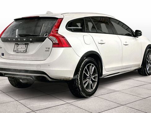 Used 2016 Volvo V60 T5 Cross Country w/ Convenience Package image 12