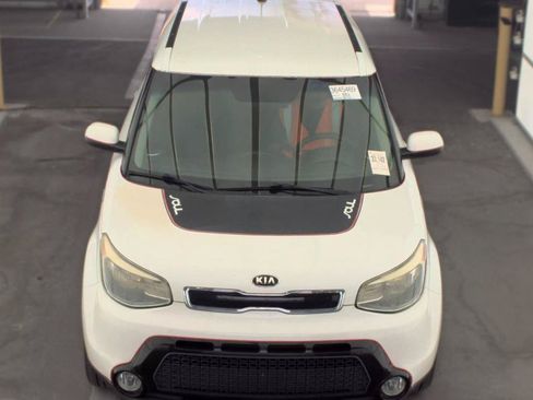 Used 2016 Kia Soul + FWD image 2