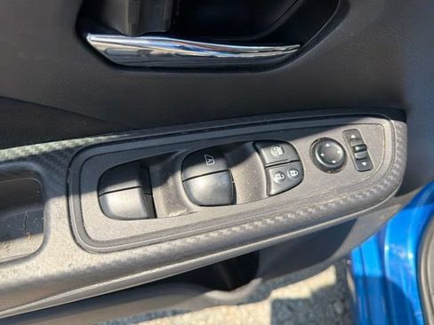 Used 2021 Nissan Versa SV FWD image 10
