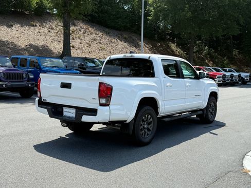 Used 2022 Toyota Tacoma SR5 w/ Technology Package RWD image 5