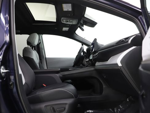 Used 2025 Toyota Sienna XSE image 11