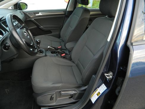 Used 2018 Volkswagen Golf S image 11