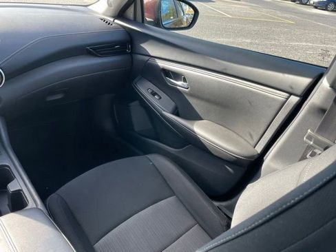 Used 2024 Nissan Sentra SV image 32