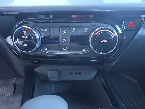 Used 2024 Chevrolet Trax LT w/ LT Convenience Package image 25