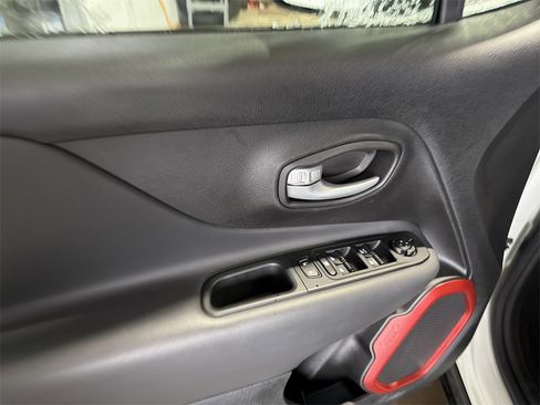 Used 2023 Jeep Renegade Trailhawk w/ Trailhawk Elite Group image 15