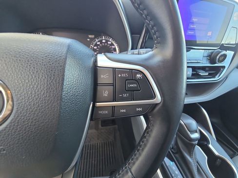 Used 2023 Toyota Highlander XLE image 19