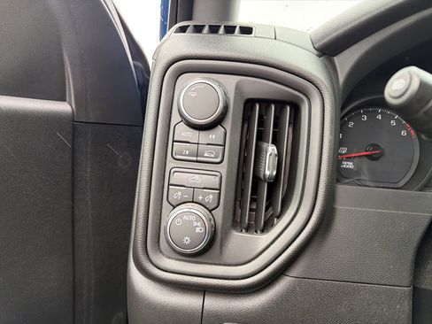 Used 2023 Chevrolet Silverado 1500 Custom image 15