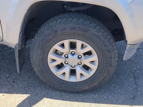 Used 2019 Toyota Tacoma SR5 AWD/4WD image 10
