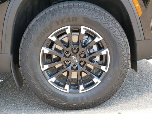 Used 2025 Chevrolet Traverse Z71 w/ Driver Confidence Package AWD/4WD image 9