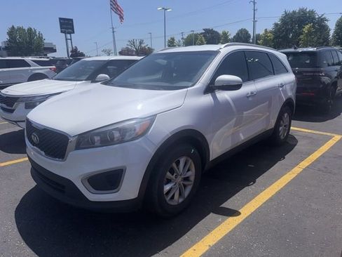 Used 2018 Kia Sorento FWD image 1