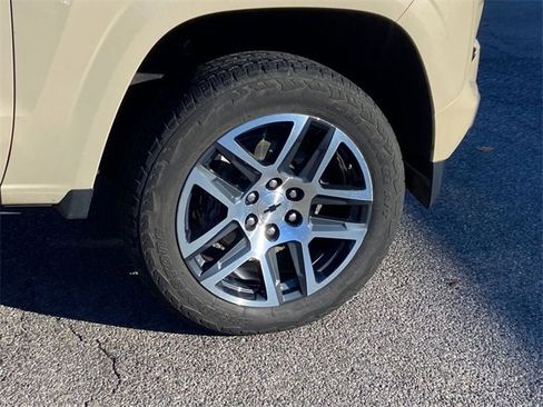 Used 2023 Chevrolet Colorado Z71 w/ Z71 Convenience Package 2 image 12