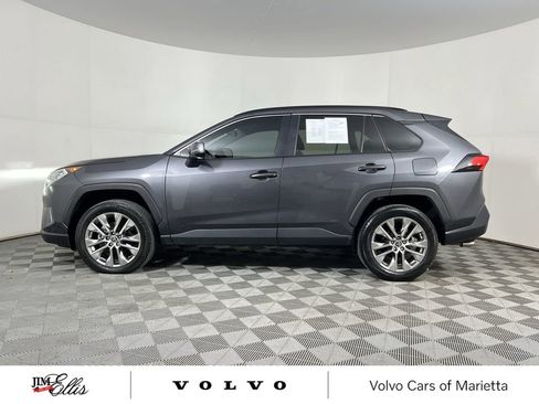 Used 2021 Toyota RAV4 XLE Premium image 6