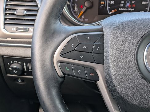 Used 2018 Jeep Grand Cherokee Limited image 34