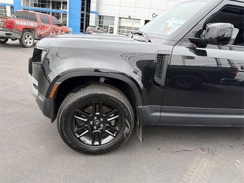 Used 2024 Land Rover Defender 110 S image 9