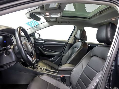 Used 2024 Volkswagen Jetta SE FWD image 13