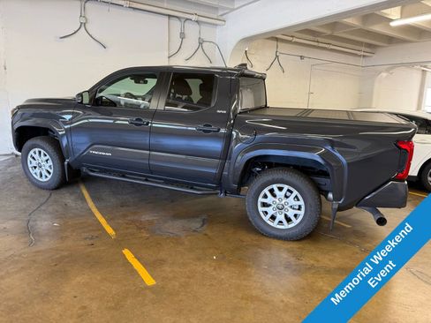 Used 2025 Toyota Tacoma SR5 AWD/4WD image 3