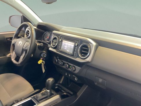 Used 2019 Toyota Tacoma SR5 AWD/4WD image 28