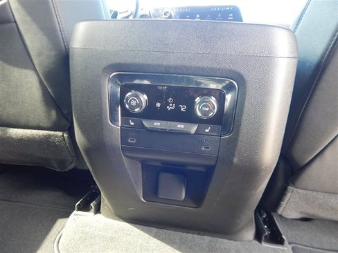 Used 2026 Chevrolet Suburban Z71 w/ Comfort Package AWD/4WD image 17