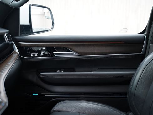 Used 2022 Jeep Grand Wagoneer Series II image 31