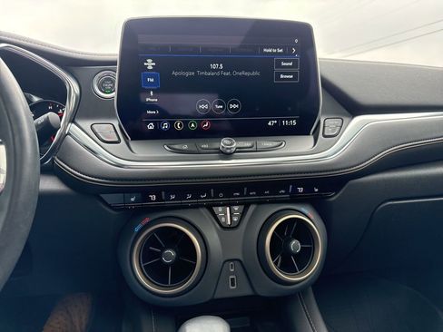 Used 2023 Chevrolet Blazer Premier image 18